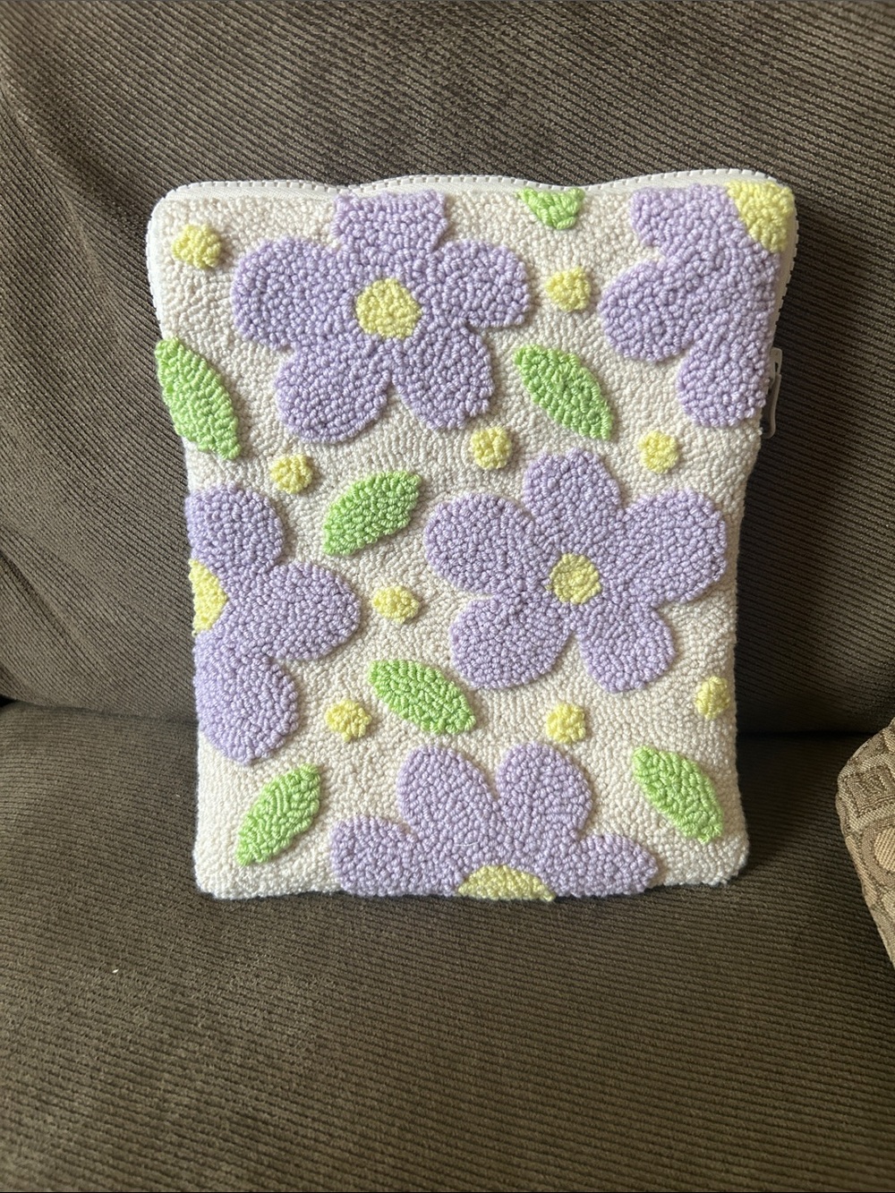 Kindle/Tablet Cover/Sleeve. 7” Handhooked Floral Zip Pouch in Lavender & Cream